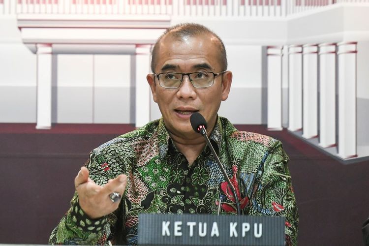 Ketua KPU Hasyim Asy'ari memberikan keterangan pers terkait Pemilu 2024 di kantor KPU, Jakarta, Selasa (28/11/2023). ANTARA FOTO/Hafidz Mubarak A/nym.(ANTARA FOTO/Hafidz Mubarak A)