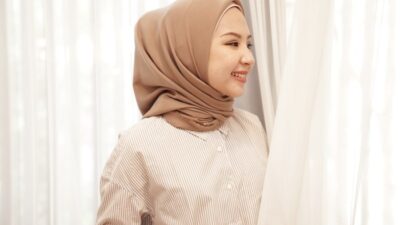 Tutorial Hijab Pashmina Satin untuk Wajah Bulat: Tampil Anggun dan Menawan