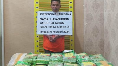 Hasanuddin, kurir narkoba yang membawa 13 Kg sabu setelah ditangkap petugas Direktorat Reserse Narkoba Polda Sumut.