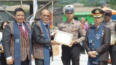 Personel Polres Samosir Raih Penghargaan Prestasi dari Pemkab Samosir