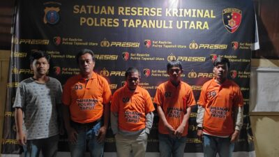 4 tersangka komplotan pencuri alat berat yang ditangkap Polres Taput.