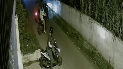 Empat pelaku komplotan maling motor menggasak dua unit motor milik warga di Jalan Bunga Ncole, Kelurahan Kemenangan Tani, Kecamatan Medan Tuntungan, Rabu (21/2/2024) lalu. Para pelaku terekam CCTV.