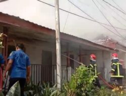 Dua Bocah Nyaris Terpanggang saat Api Melahap 5 Rumah di Siantar