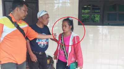 Wanita terduga pemilih siluman saat ditangkap warga ketika beraksi di TPS 04 Kecamatan Medan Amplas, Rabu (14/2/2024).