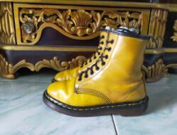 Sepatu DocMart Original Made in England: Ikon Sepatu Kulit yang Tak Lekang oleh Waktu