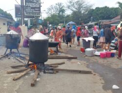 Kawasan Pancurbatu Dilaporkan Macet Parah, Emak-emak Blokir Jalan