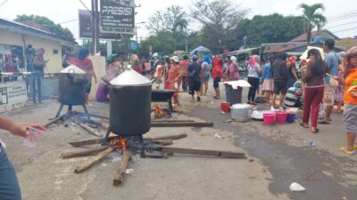 Kawasan Pancurbatu Dilaporkan Macet Parah, Emak-emak Blokir Jalan