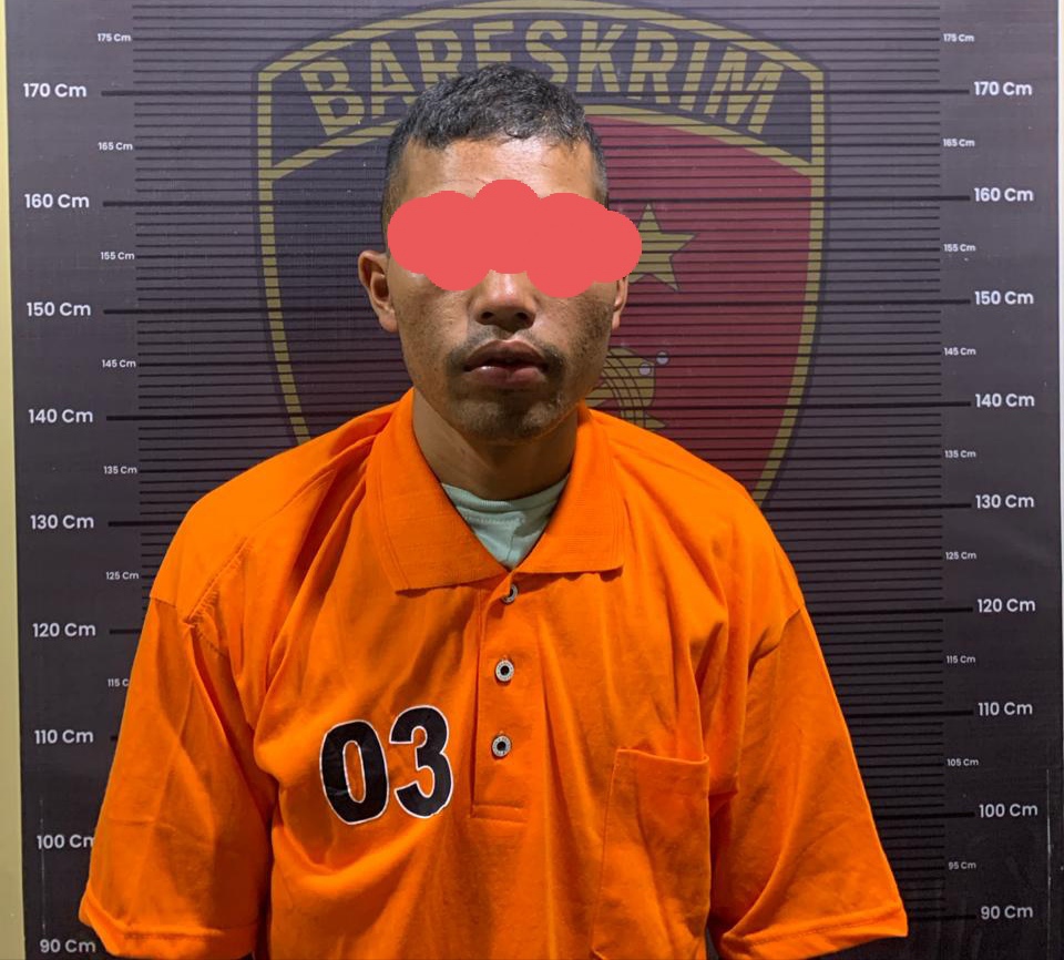 JS, lelaki yang ketahuan merekam perempuan mandi di kamar mandi umum pemandian air panas Kecamatan Siborongborong, Kabupaten Tapanuli Utara kini ditahan polisi.