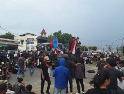 Aksi Pembebasan Sorbatua Siallagan Ricuh di Polda Sumut