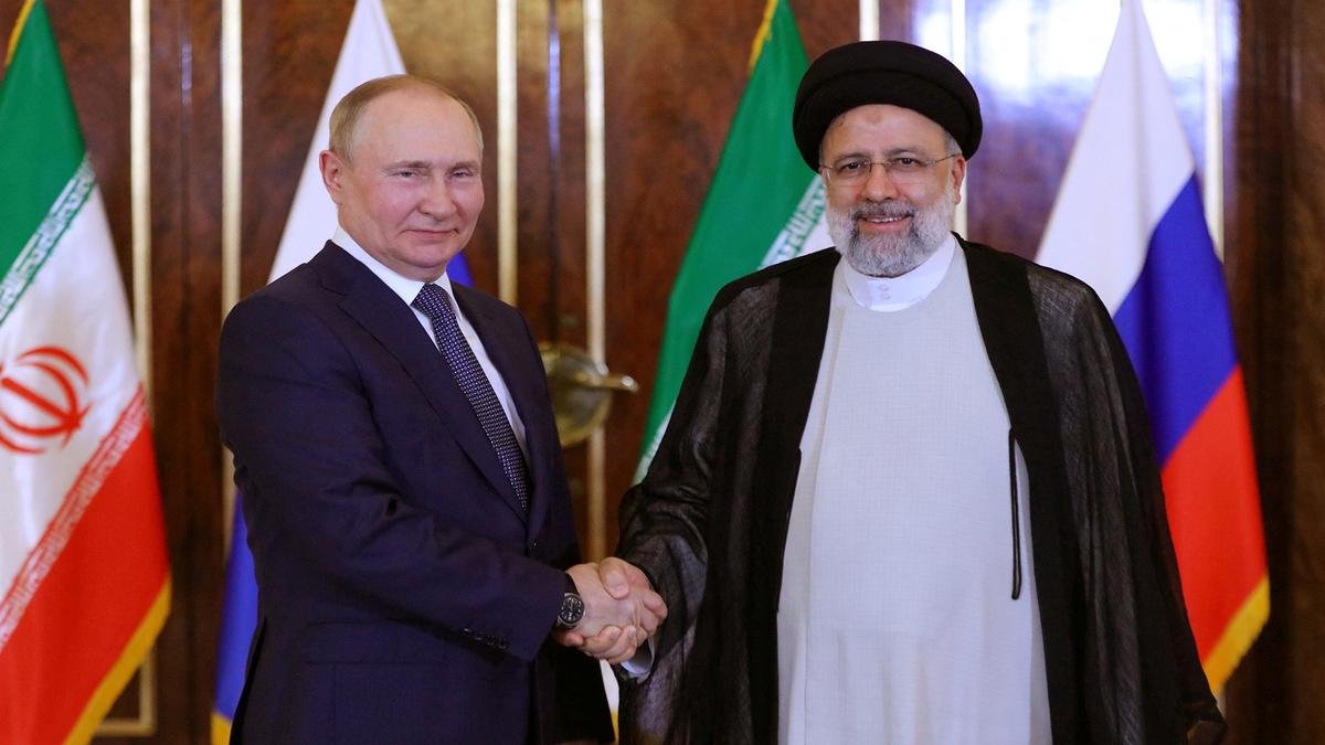 Presiden Rusia Vladimir Putin dan Oresiden Iran Ebrahim Raisi