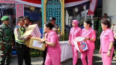 Ketua Bhayangkari Kunjungi Pos Pam Ketupat Toba 2024, dan Bagi-bagi Bingkisan 