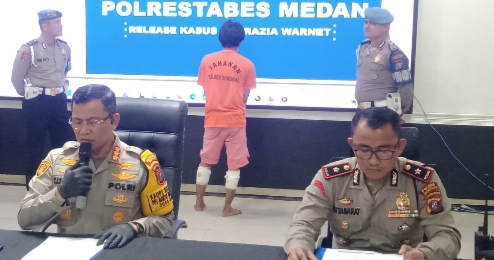 Kombes Pol Teddy JS Marbun, didampingi Kompol Bambang G Hutabarat.(Ist)