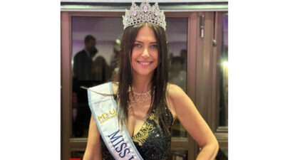 Alejandra Marisa Rodriguez terpilih dalam kontes kecantikan Miss Argentina meski usianya sudah 60 tahun. Di usia yang tak muda lagi, Alejandra masih terlihat menawan.