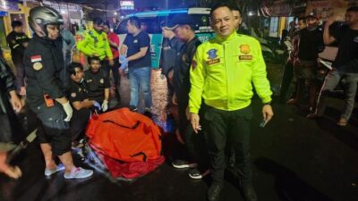 Penanganan laka lantas mengakibatkan pejalan kaki tewas tertabrak mobil di Malang. (Foto: Istimewa/dok Polresta Malang Kota)