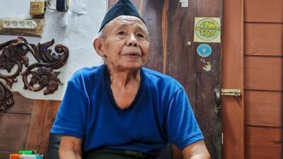 Sosok Mbah Benu atau Kyai Raden Ibnu Hajar Shaleh Pranolo dikenal sebagai pemimpin Jemaah Aolia.(Detik.com)