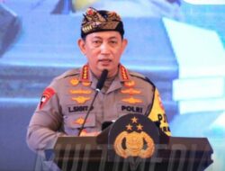 Kapolri Berikan Penghargaan Kepada Casis Bintara Polri Korban Begal