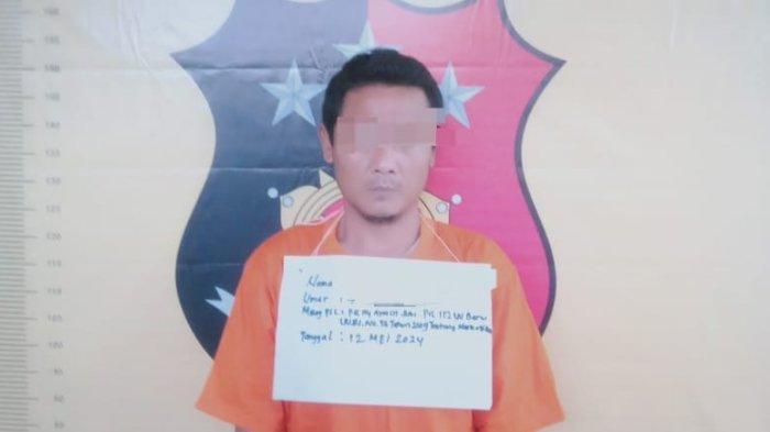 Petugas Unit Reskrim Polsek Kualuh Hilir, Polres Labuhanbatu menggerebek rumah pengguna sabu berinisial SO alias Heri (40).