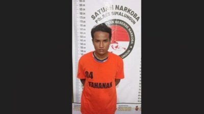 DHS (32), pelaku narkoba yang ditangkap petugas Sat Res Narkoba Polres Simalungun sempat berusaha melarikan diri saat ditangkap.