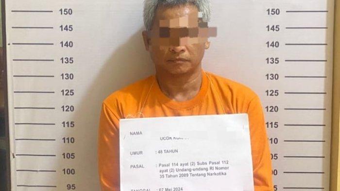 Petugas Unit Reskrim Polsek Aek Natas Polres Labuhanbatu menangkap pengedar sabu berinisial UAN alias Ucok Korak (48).