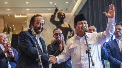 Presiden terpilih RI yang juga Ketum Gerindra Prabowo Subianto bertamu ke Ketum NasDem Surya Paloh di NasDem Tower, Jakarta. (ANTARA FOTO/GALIH PRADIPTA)