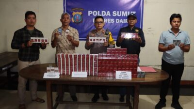Petugas Sat Reskrim Polres Dairi dan Bea Cukai Pematangsiantar menyita 548 bungkus rokok ilegal merk Luffman yang hendak diedarkan di Kabupaten Dairi.