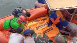 Kapal cepat atau speedboat jenis Dolphin yang mengangkut puluhan wisatawan terbalik di kawasan perairan Pulau Mursala, Kecamatan Tapian Nauli, Kabupaten Tapanuli Tengah, Sumatera Utara, Sabtu (29/6/2024). Tiga orang dilaporkan tewas.