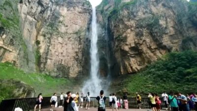 Air Terjun Tertinggi di China Diduga Palsu, Pendaki Kecewa