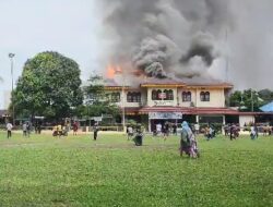 Kantor Camat Medan Area Kebakaran, Petugas Damkar Terluka