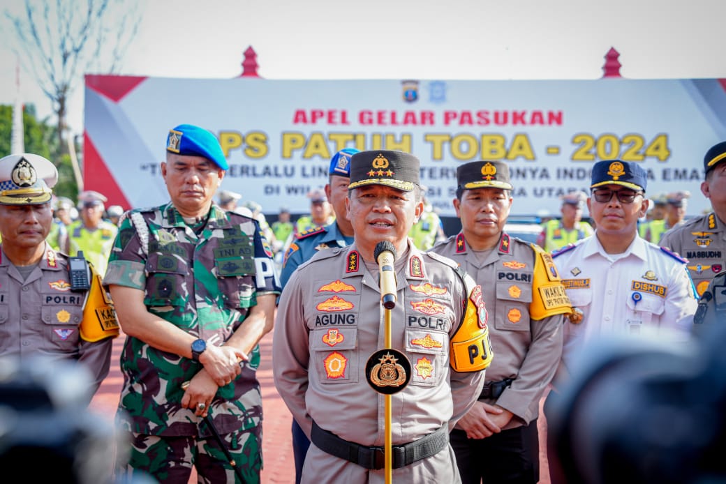 Kapolda Sumut Komjen Agung Setya Imam Effendi selepas memimpin apel Operasi Patuh Toba 2024 di Mapolda Sumut, Senin (15/7/2024). Ada 10 target pelanggaran yang bakal dikenai sanksi.