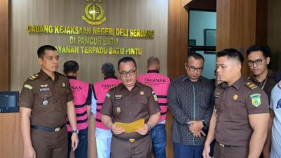 TajukRakyat.com,Deliserdang- Kantor Cabang Kejaksaan Negeri Pancurbatu memenjarakan tiga tersangka dugaan korupsi rehabilitasi dinding pagar dan gapura di Universitas Islam Negeri Sumatera Utara (UINSU) IV yang berada di Kecamatan Medan Tuntungan, Kota Medan.