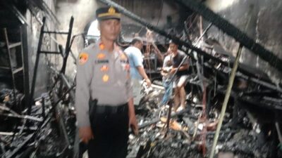 Bangunan Ppnglong UD Kasih di Jalan H Ulakama Sinaga, Huta I, Nagori Pematang Simalungun, Kabupaten Simalungun kebakaran.