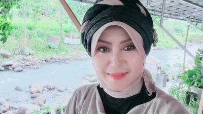 Tri Nuryani atau Anie Carera laporkan mantan suami ke polisi atas tuduhan penipuan.