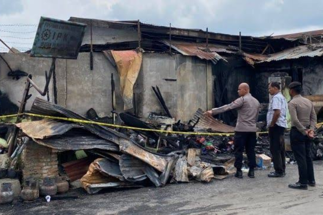 Lokasi rumah wartawan Tribrata TV yang dibakar hingga menewaskan penghuni rumah di Jalan Nabung Surbakti, Kecamatan Kabanjahe, Kabupaten Karo.(Gatra)