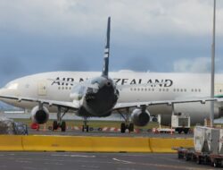 Pesawat Air New Zealand NZ81 Dilaporkan Terbakar di Udara