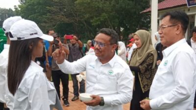 Mahasiswa baru ditepungtawari.(ist)