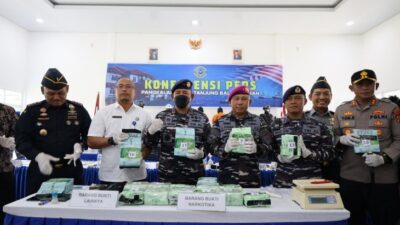 Tim F1QR pangkalan TNI Angkatan Laut (Lanal) Tanjungbalai Asahan menangkap tiga tersangka sindikat narkoba.