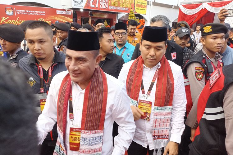 Calon Gubernur Sumut, Edy Rahmayadi, dan calon Wakil Gubernur Sumut, Hasan Basri Sagala saat mendaftarkan diri ke KPU Sumut.(Foto: Kompas.com)