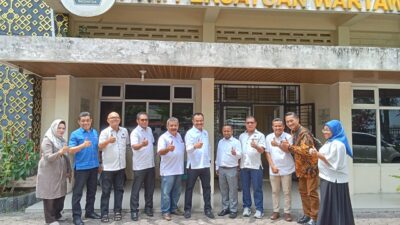 Ketua PWI Sumut, H Farianda Putra Sinik SE poto bersama.(ist)