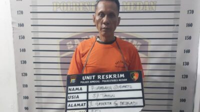 Bambang Sugiarto (57), juru parkir yang nyaris menikam pegawai kejaksaan setelah ditangkap Polsek Sunggal.