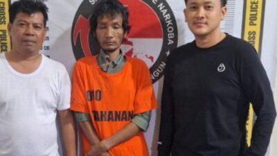 Petugas Sat Res Narkoba Polres Simalungun menangkap pengedar sabu bernama Wahyu Hidayat warga Desa Helvetia, Kecamatan Labuhan Deli, Kabupaten Deliserdang di Huta II Pematang Dolok Kahean, Kecamatan Tapian Dolok, Kabupaten Simalungun.