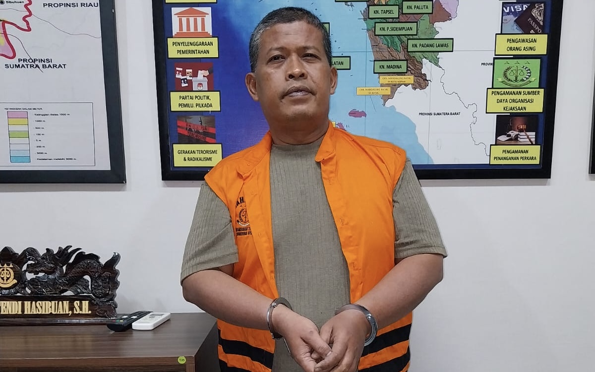 Amaludin Batubara, terpidana kasus penjualan rokok tanpa cukai yang sudah divonis satu tahun empat bulan penjara pura-pura pikun saat ditangkap tim Intelijen Kejaksaan Tinggi Sumatera Utara (Kejati Sumut).