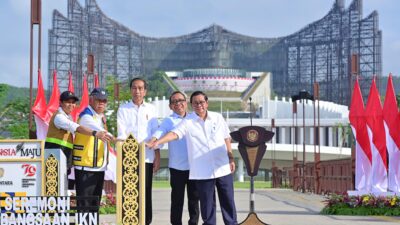 Presiden Joko Widodo meresmikan Plaza Seremoni Sumbu Kebangsaan di Ibu Kota Nusantara (IKN), Kabupaten Penajam Paser Utara, Provinsi Kalimantan Timur, pada Rabu pagi, 14 Agustus 2024.