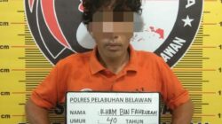 Ilham (40), pengedar sabu yang biasa menjual narkoba di Jalan Bhakti Abri, Kelurahan Besar, Kecamatan Medan Labuhan, Kota Medan sempat berusaha melarikan diri saat digerebek polisi.