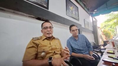 Wakil Wali Kota Medan, Aulia Rachman bersama calon Wali Kota Medan, Rico Waas saat berbincang dengan sejumlah jurnalis di Kota Medan, Senin (2/9/2024).(sumber: Liputan6.com)