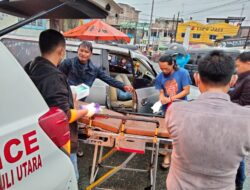 Pengemudi Mobil Pingsan Lalu Tabrak Papan Reklame di Taput, Meninggal Setibanya Puskesmas