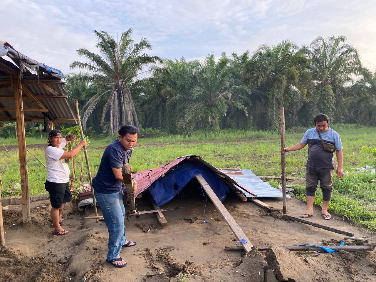 Barak narkoba yang ada di Jalan Samanhudi, Gang Tusino, Kelurahan Bhakti Karya, Kecamatan Binjai Selatan, Kota Binjai dibongkar pada Selasa (24/9/2024). Kegiatan diduga sudah bocor.