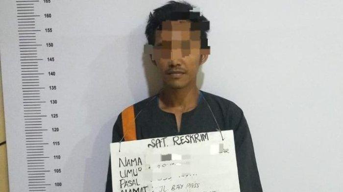 MSP alias Sobar (28), pelaku penggelapan sepeda motor ini terpaksa meringkuk di jeruji besi Polres Labuhanbatu lantaran mengancam akan membacok korbannya.