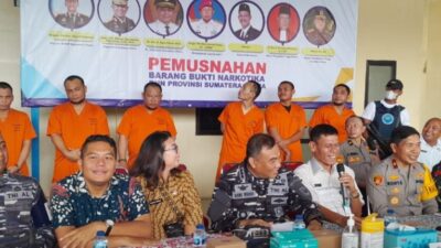 Kepala BNN Sumut, Brigjen Pol Toga H Panjaitan didampingi Wakapoldasu Brigjen Pol Rony Santama memberikan keterangan.(ist)