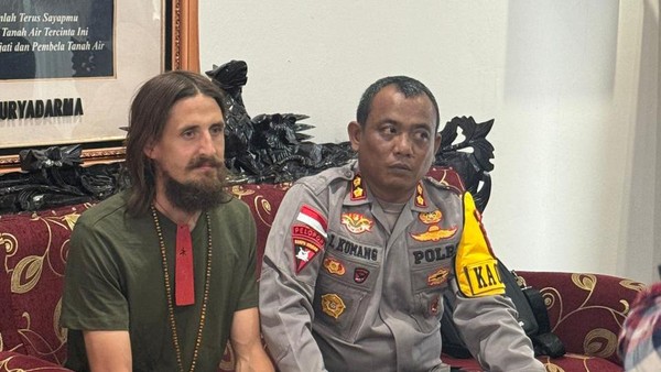 Philip Mark Mehrtens, pilot Susi Air yang disandera Kelompok Kriminal Bersenjata (KKB) di Papua akhirnya dibebaskan.