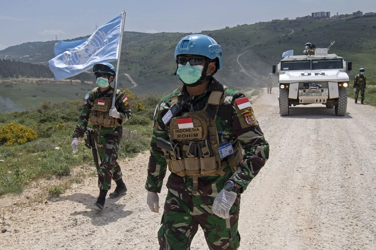 Foto arsip - Batalion Indonesia yang tergabung dalam Pasukan Perdamaian Perserikatan Bangsa-Bangsa di Lebanon (UNIFIL) menggelar patroli di sepanjang perbatasan Lebanon dan Israel pada 23 April 2020. (UN/Pasqual Gorriz)